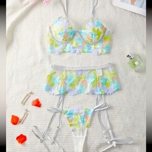 Disco Spring Embroidered Floral & Metallic 5-Piece Lingerie Set